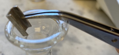 Dropping carbonate powder into a kiel vessel