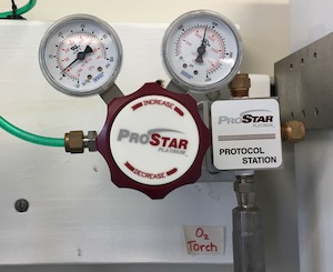 Torch oxygen cylinder regulator